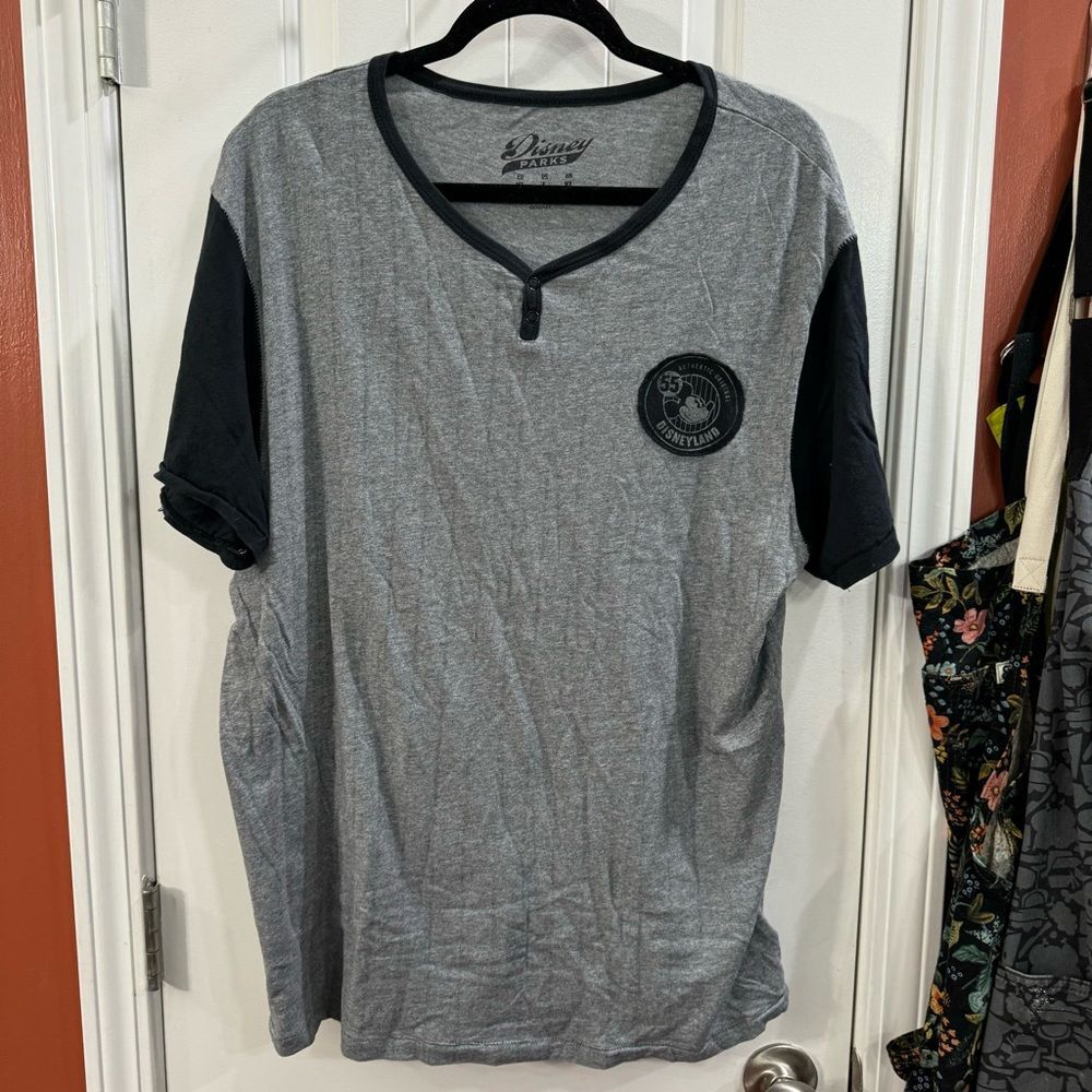 Disneyland Men’s Gray Striped Baseball Henley Size L